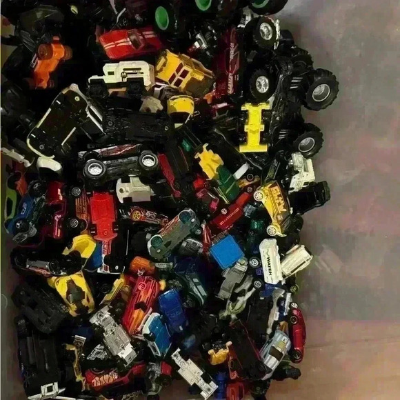 COPY - Mystery Lot of Hotwheels and Matchbox Cars - Picture 1 of 5